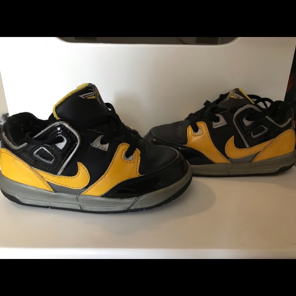 Bumble bee Nike’s